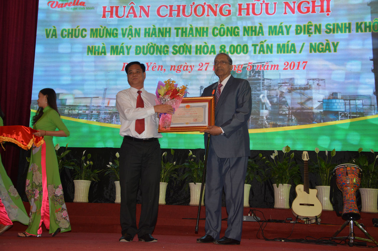 Đón nhận Huân chương Hữu nghị